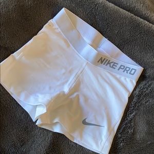WHITE NIKE PROS